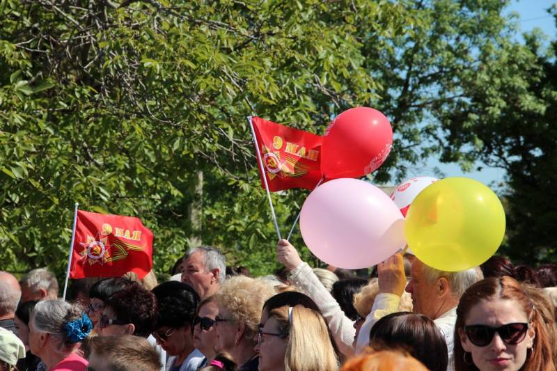 torzhestvennaya_chastj_prohozhdenie_lichnogo_sostava_garnizona_koncert_09_05_2016_26_web_26